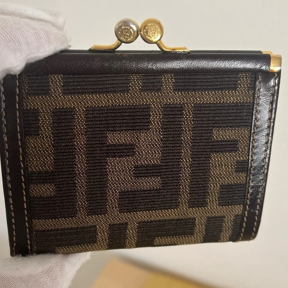 Vintage Fendi Kisslock Card Holder Wallet Rare EUC Italy